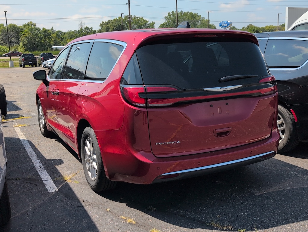 Used 2025 Chrysler Pacifica Select Minivan/Van