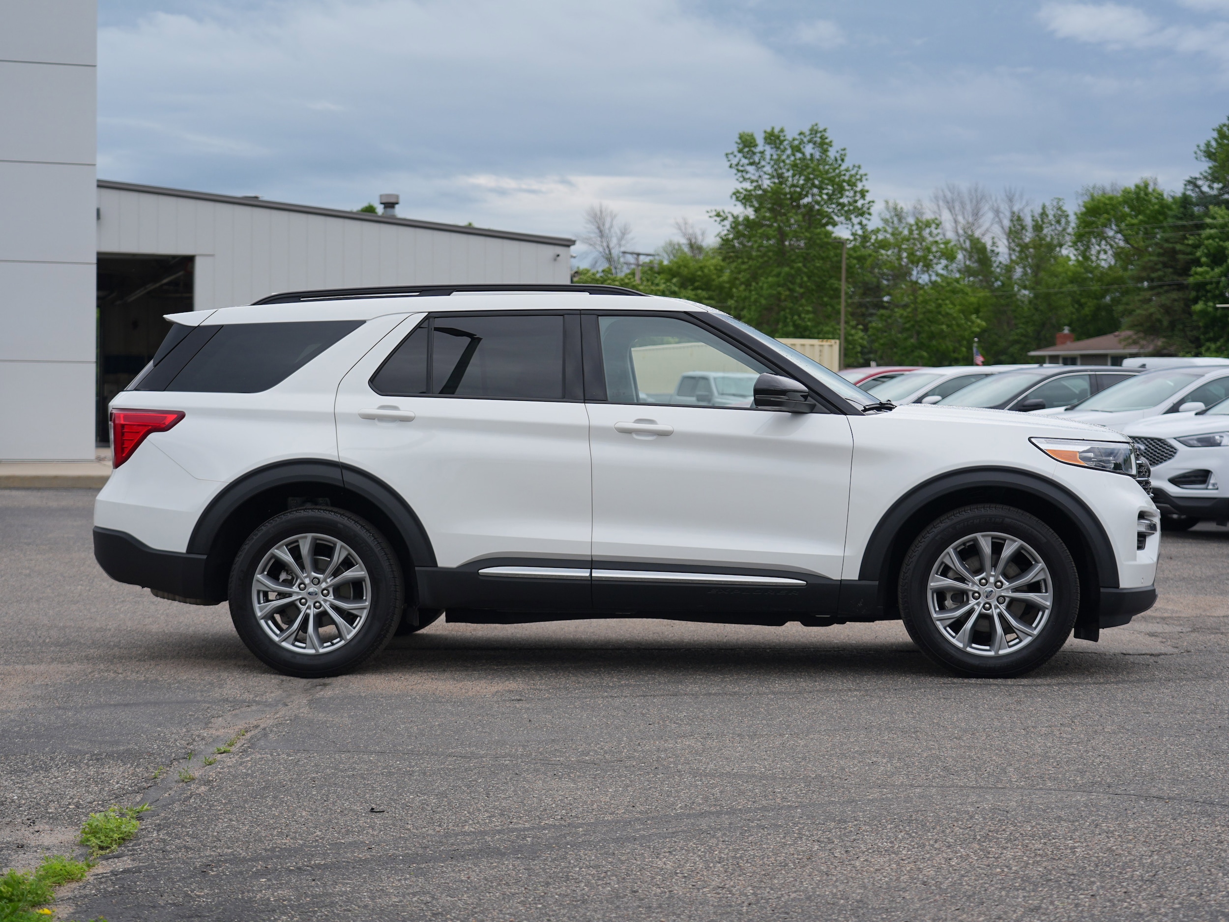 Used 2024 Ford Explorer XLT with VIN 1FMSK8DH9RGA13315 for sale in Annandale, Minnesota