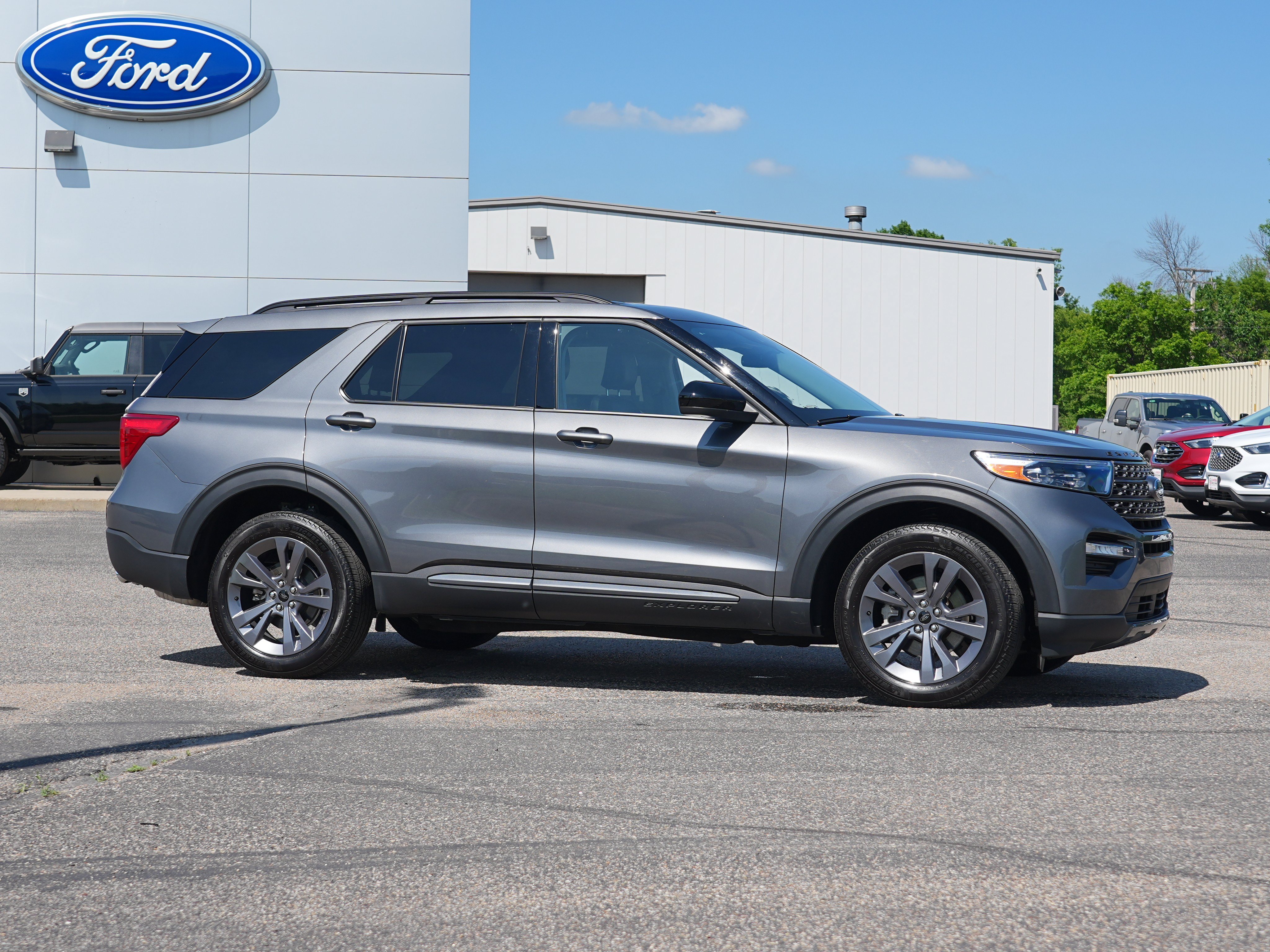 Used 2024 Ford Explorer XLT with VIN 1FMSK8DH3RGA38954 for sale in Annandale, Minnesota
