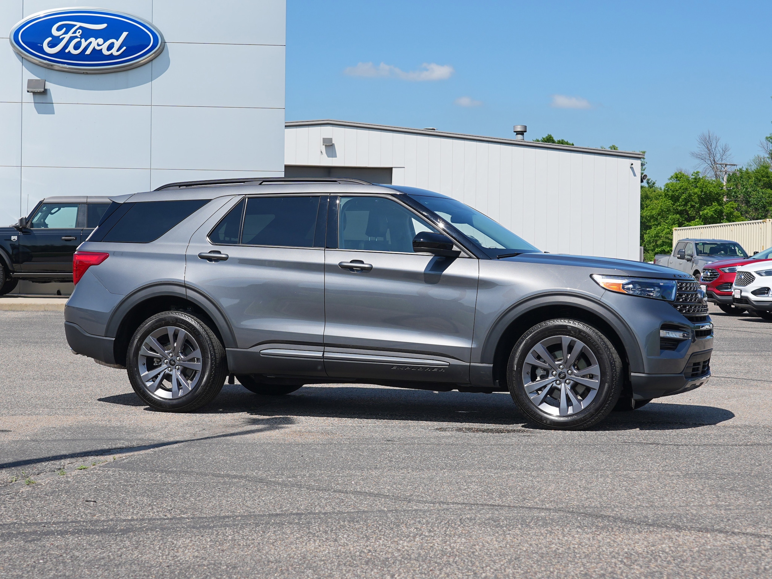 Used 2024 Ford Explorer XLT with VIN 1FMSK8DH3RGA38954 for sale in Annandale, Minnesota