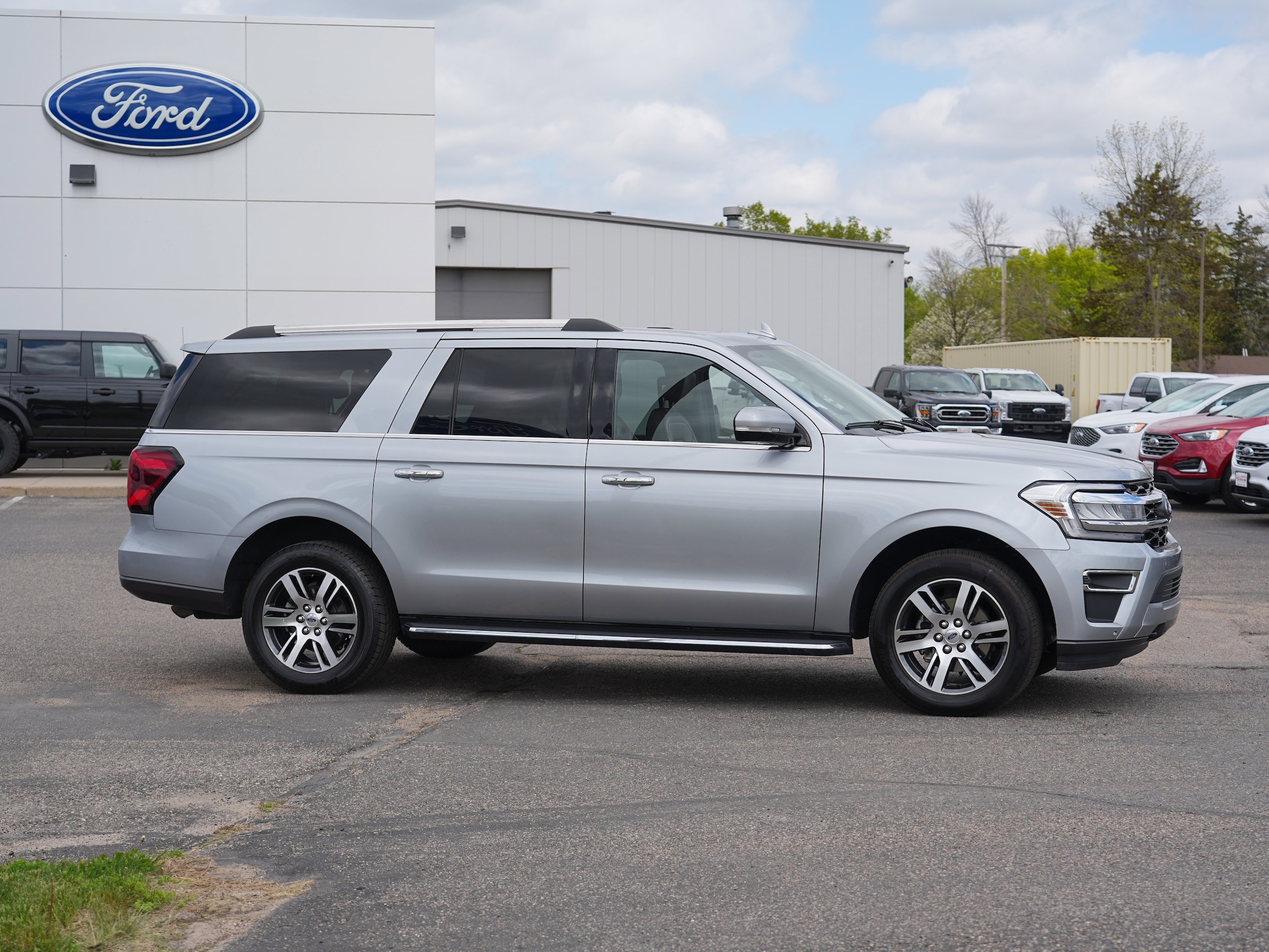 Used 2023 Ford Expedition Limited with VIN 1FMJK2A8XPEA28749 for sale in Annandale, Minnesota