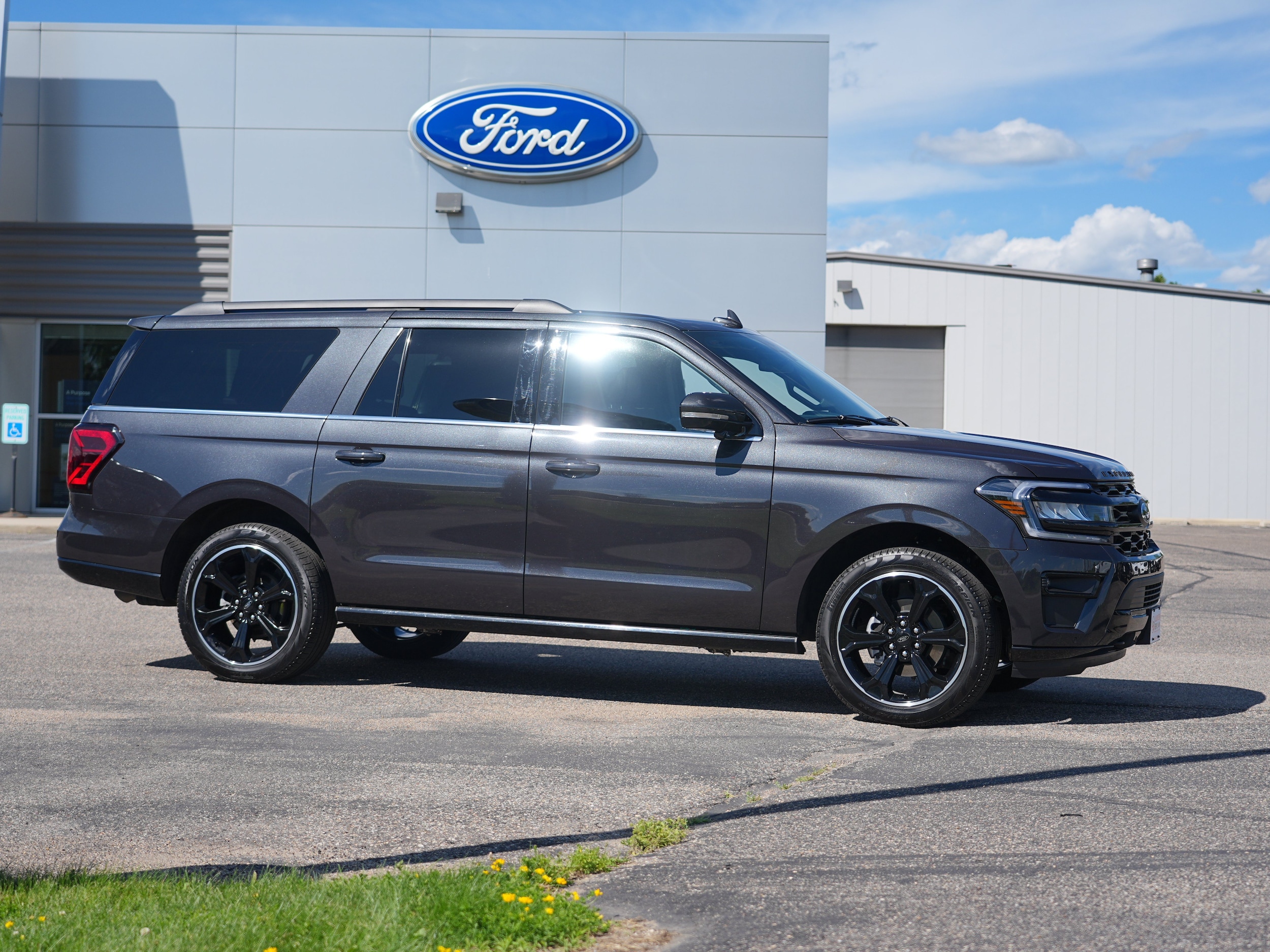 Used 2024 Ford Expedition Limited with VIN 1FMJK2A8XREB10810 for sale in Annandale, Minnesota
