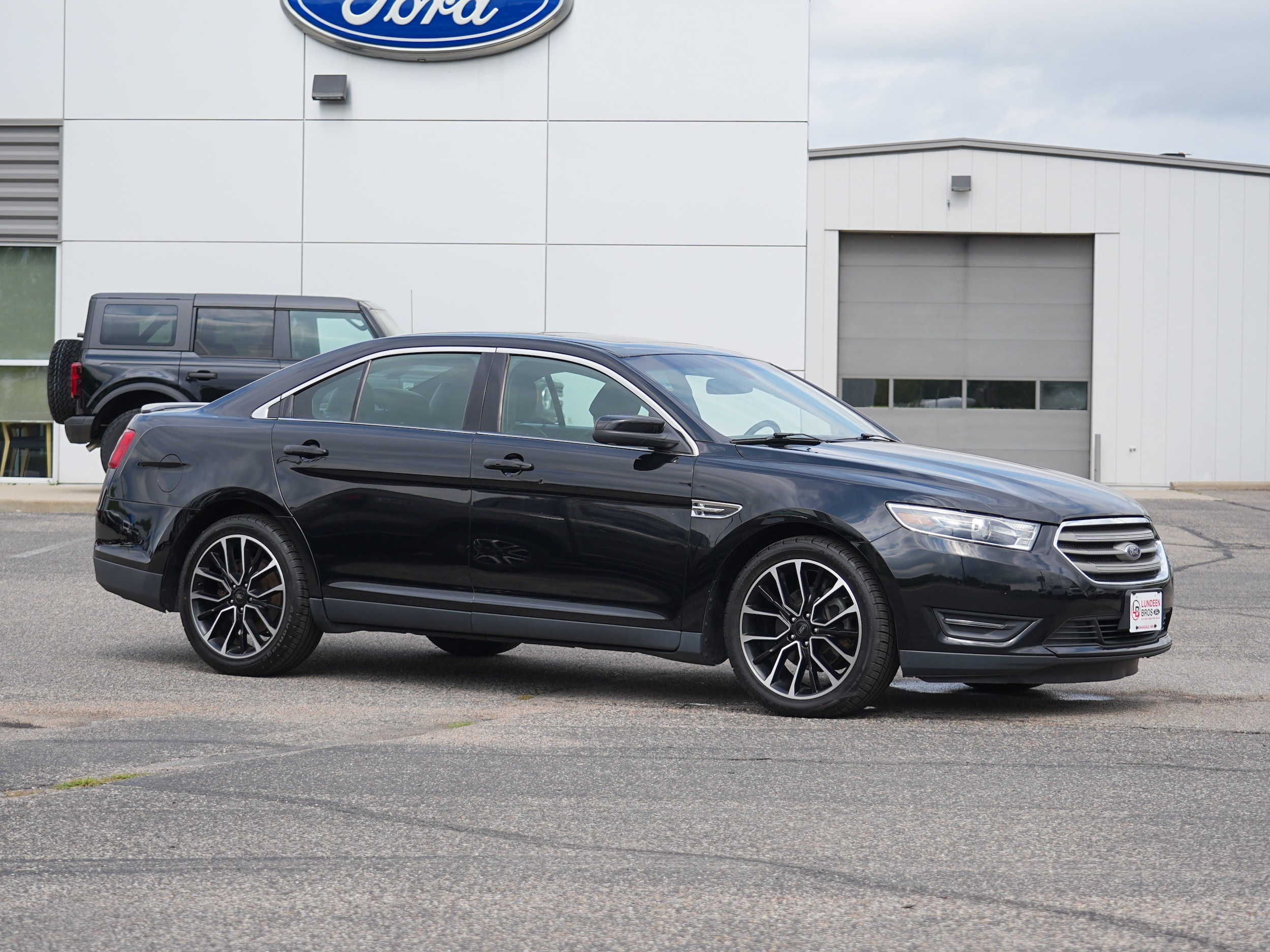 Used 2018 Ford Taurus SEL with VIN 1FAHP2H81JG132042 for sale in Annandale, Minnesota