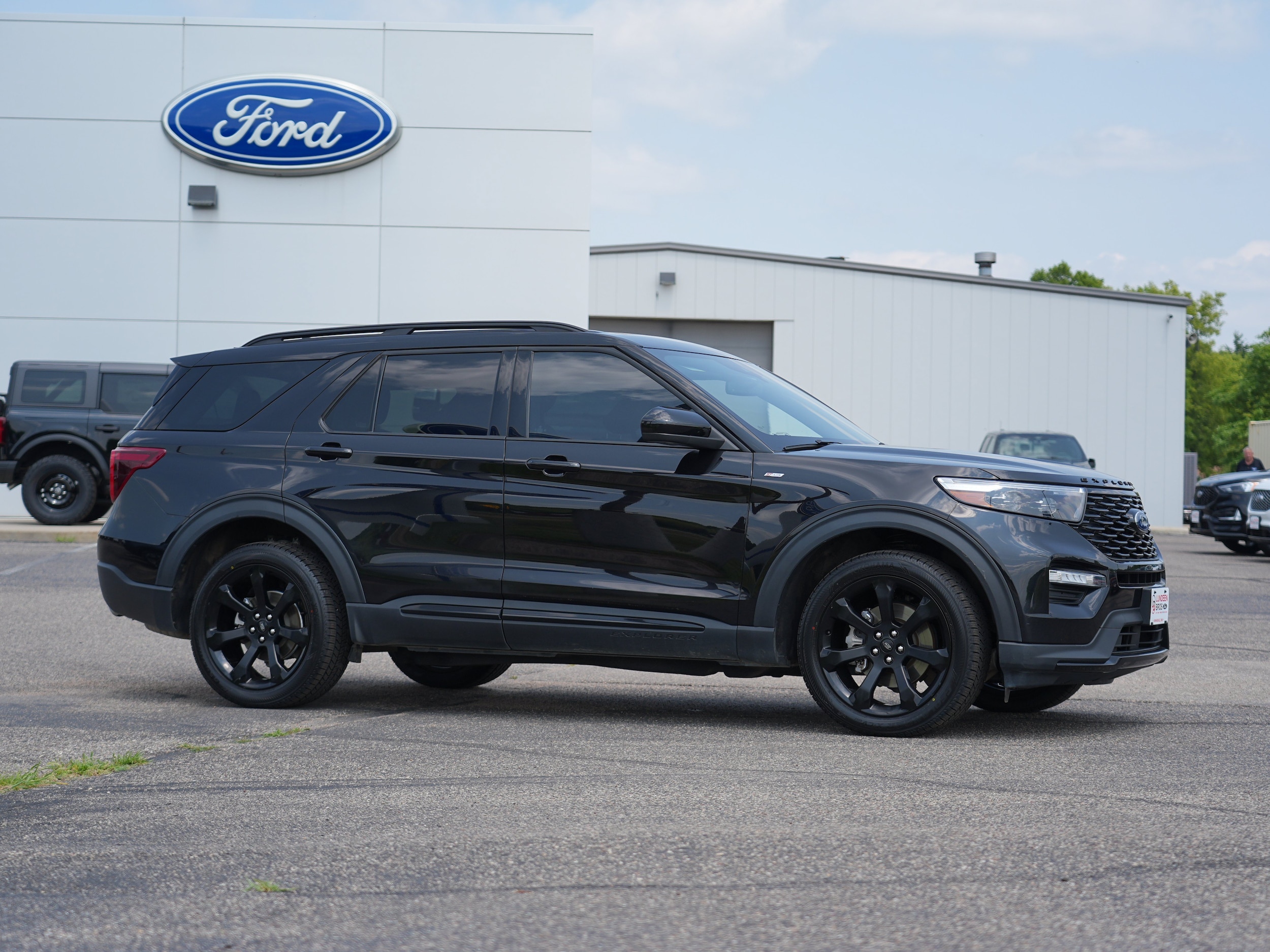 Used 2024 Ford Explorer ST-LINE with VIN 1FMSK8KH2RGA58857 for sale in Annandale, Minnesota