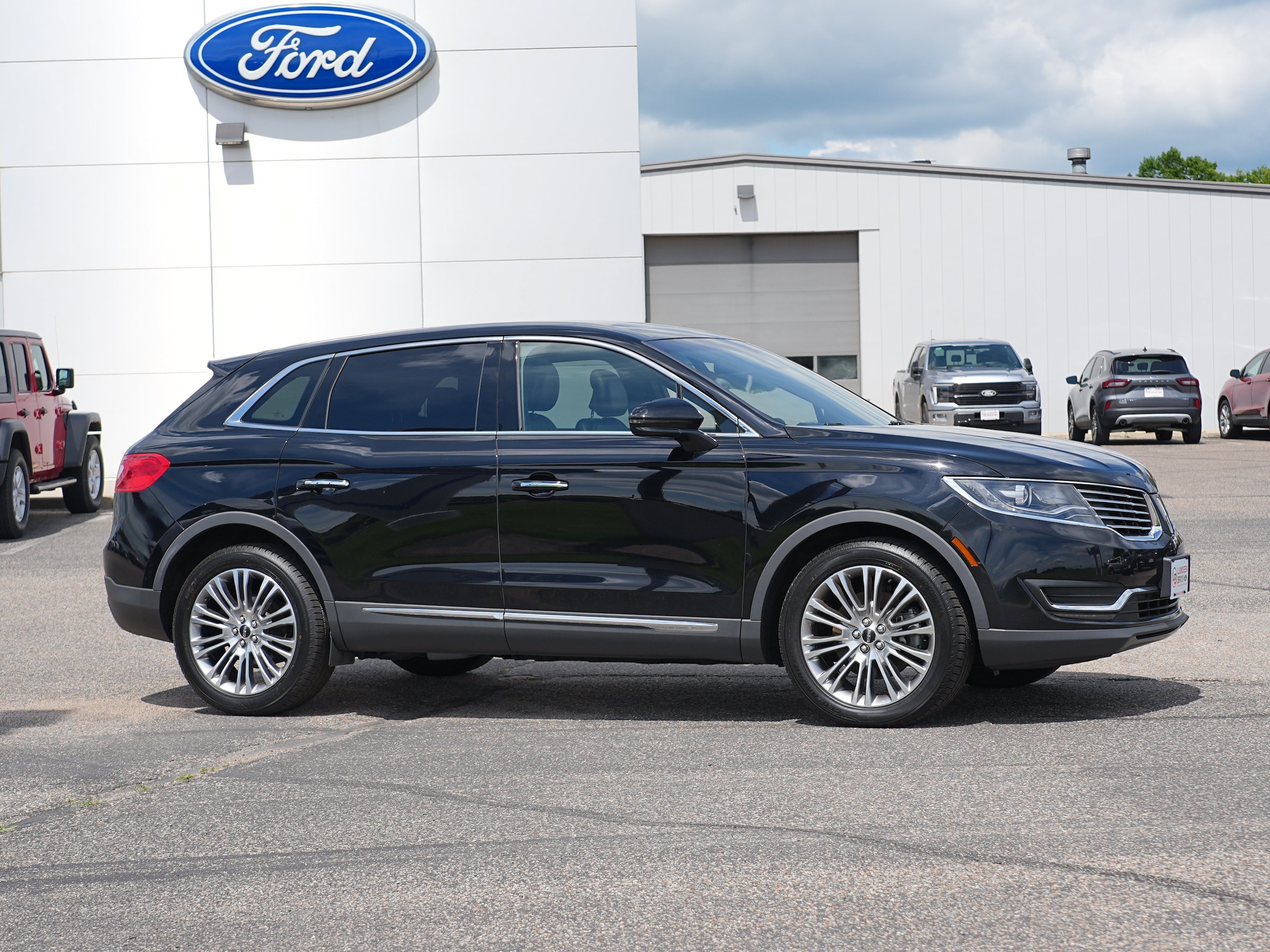 Used 2018 Lincoln MKX Reserve with VIN 2LMPJ8LR0JBL19337 for sale in Annandale, Minnesota