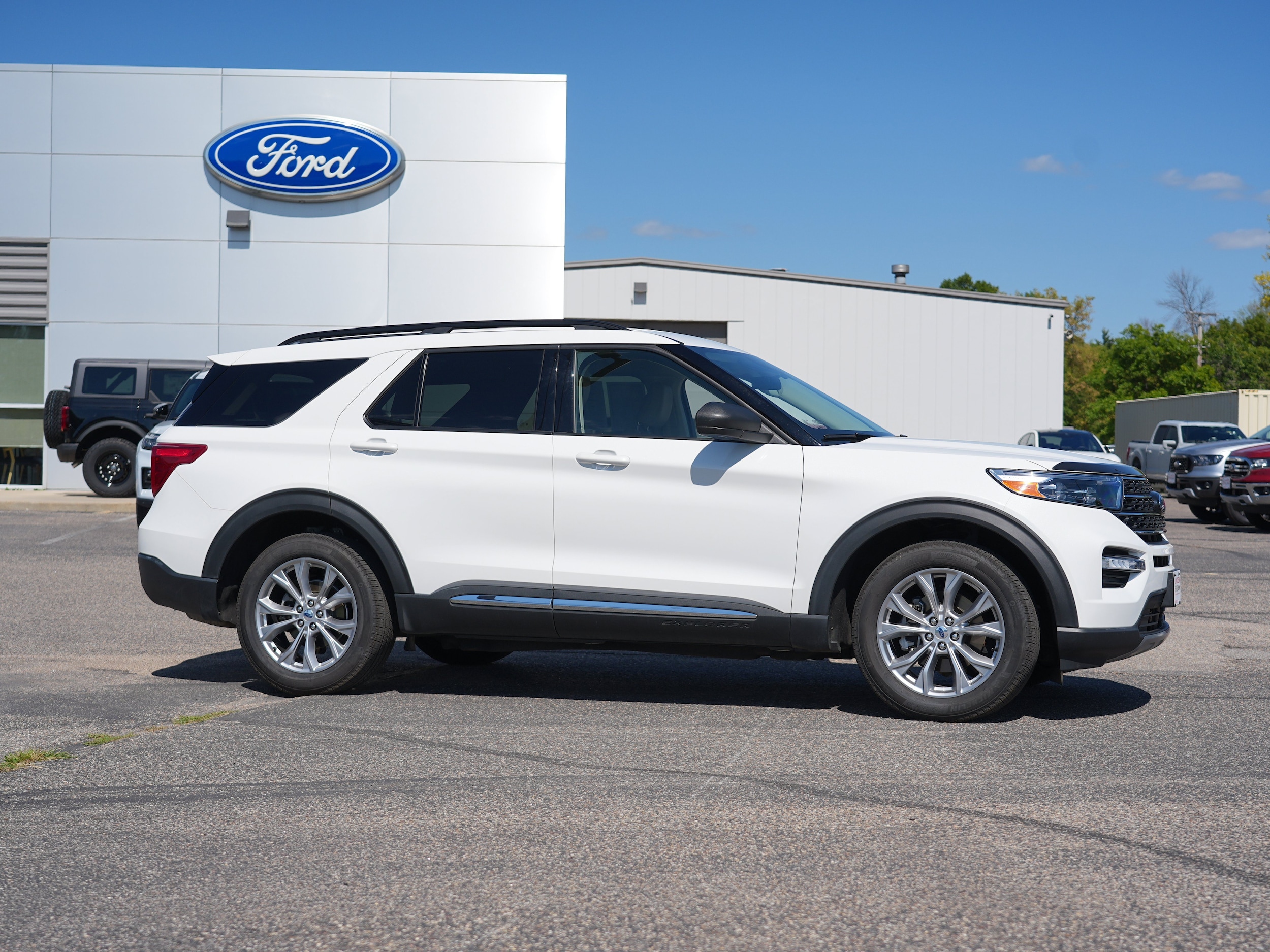 Used 2022 Ford Explorer XLT with VIN 1FMSK8DHXNGA12605 for sale in Annandale, Minnesota