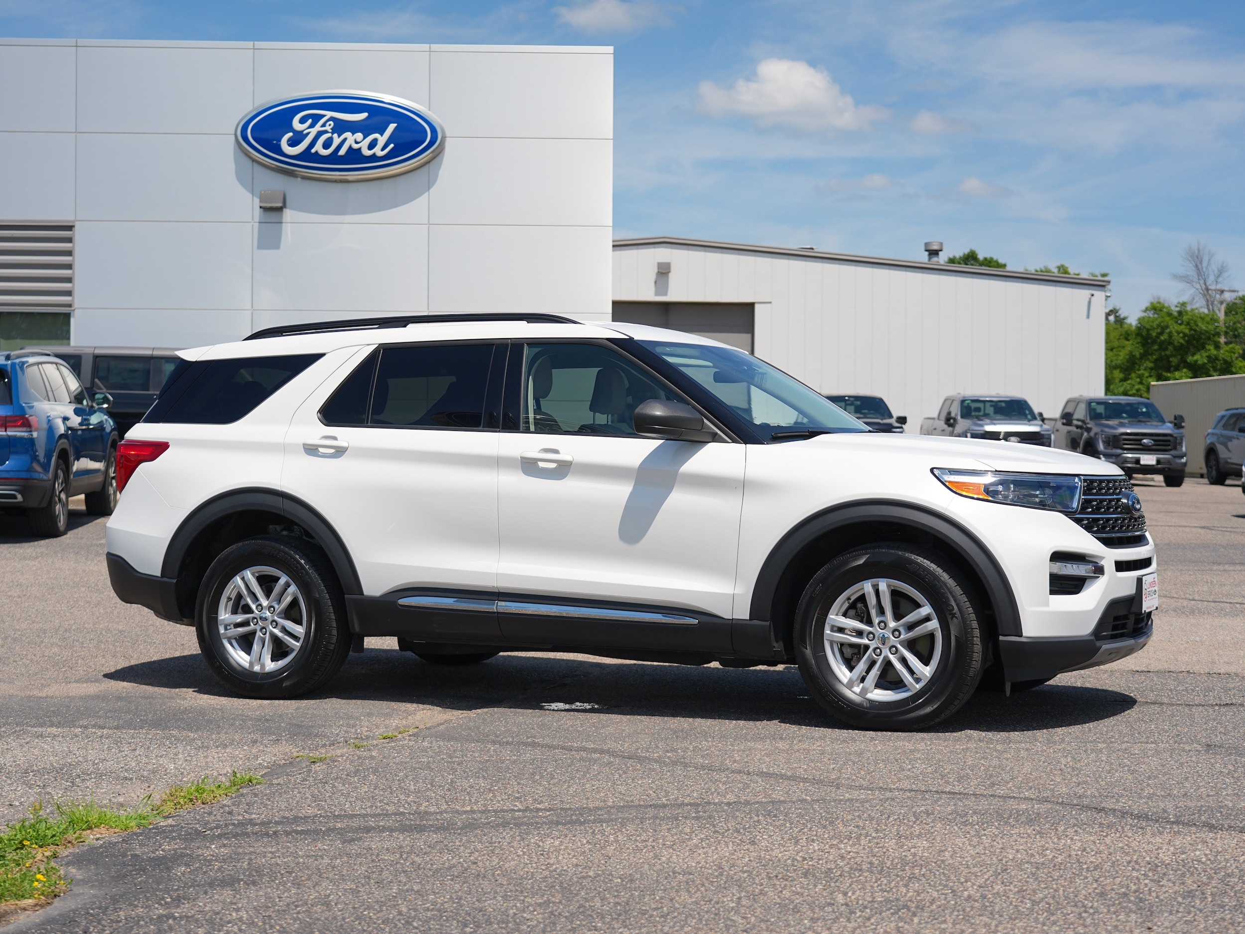 Used 2024 Ford Explorer XLT with VIN 1FMSK8DH1RGA00316 for sale in Annandale, Minnesota