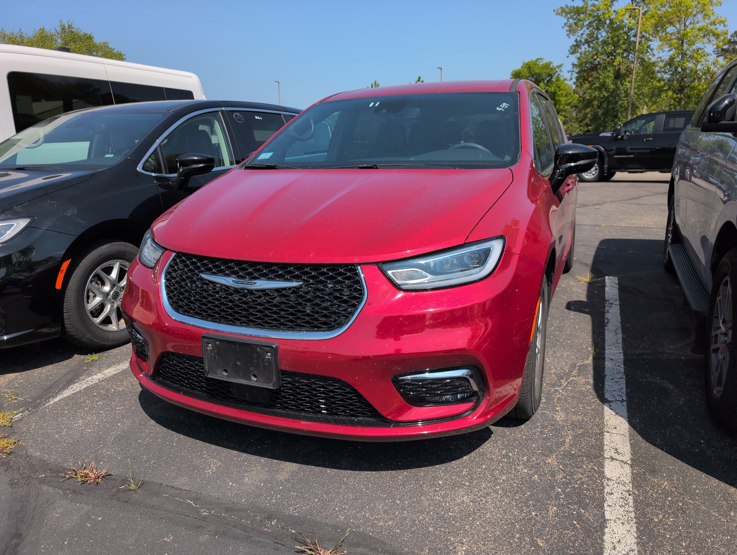 Used 2025 Chrysler Pacifica Select with VIN 2C4RC1BG1SR553439 for sale in Annandale, Minnesota
