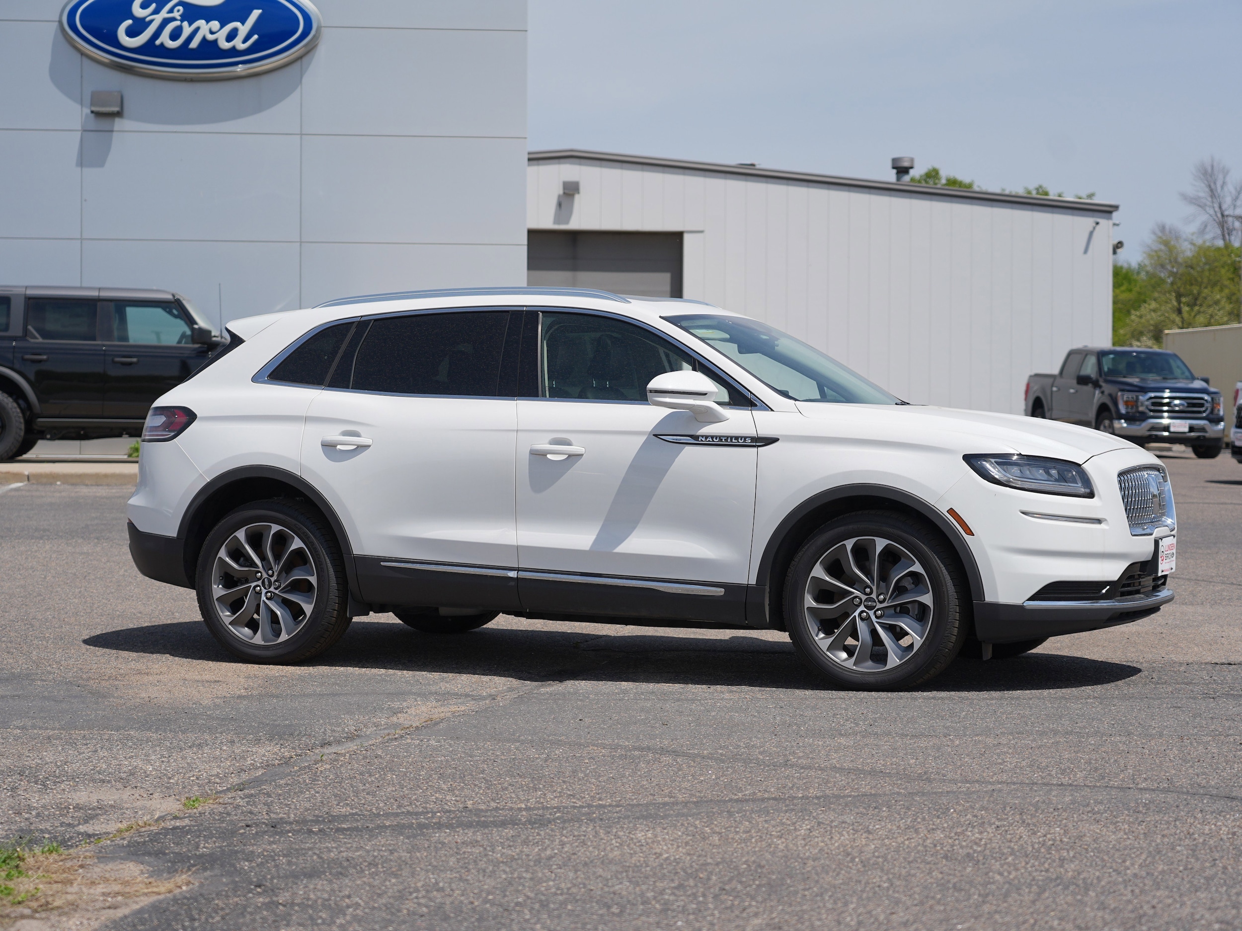 Used 2023 Lincoln Nautilus Reserve with VIN 2LMPJ8K98PBL29513 for sale in Annandale, Minnesota