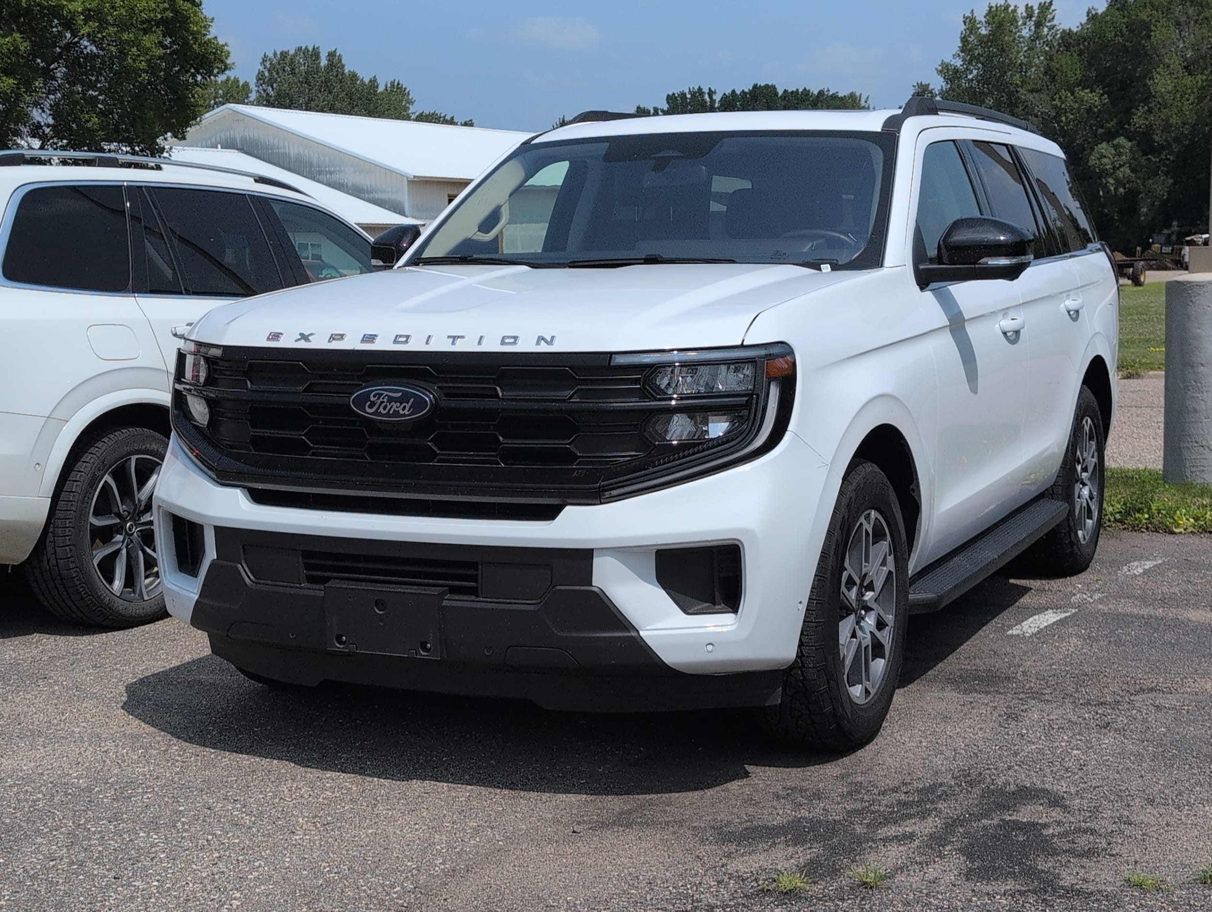 Used 2025 Ford Expedition Active with VIN 1FMJU1J87SEA38054 for sale in Annandale, Minnesota