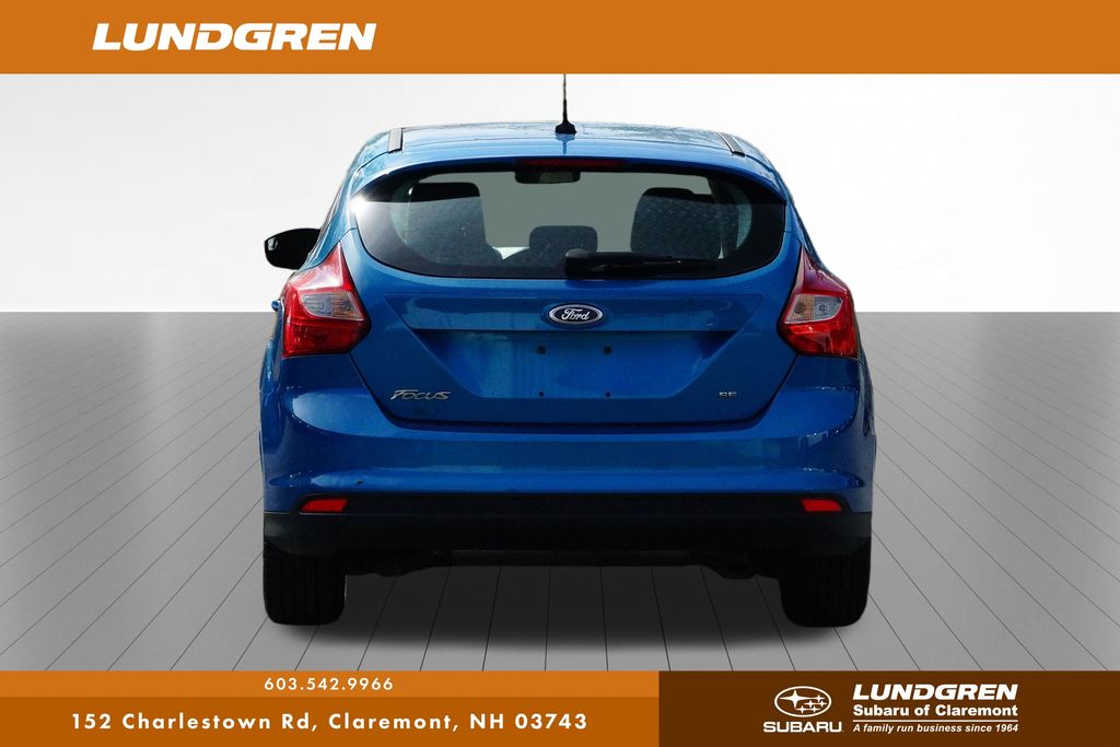 2012 Ford Focus SE photo 2
