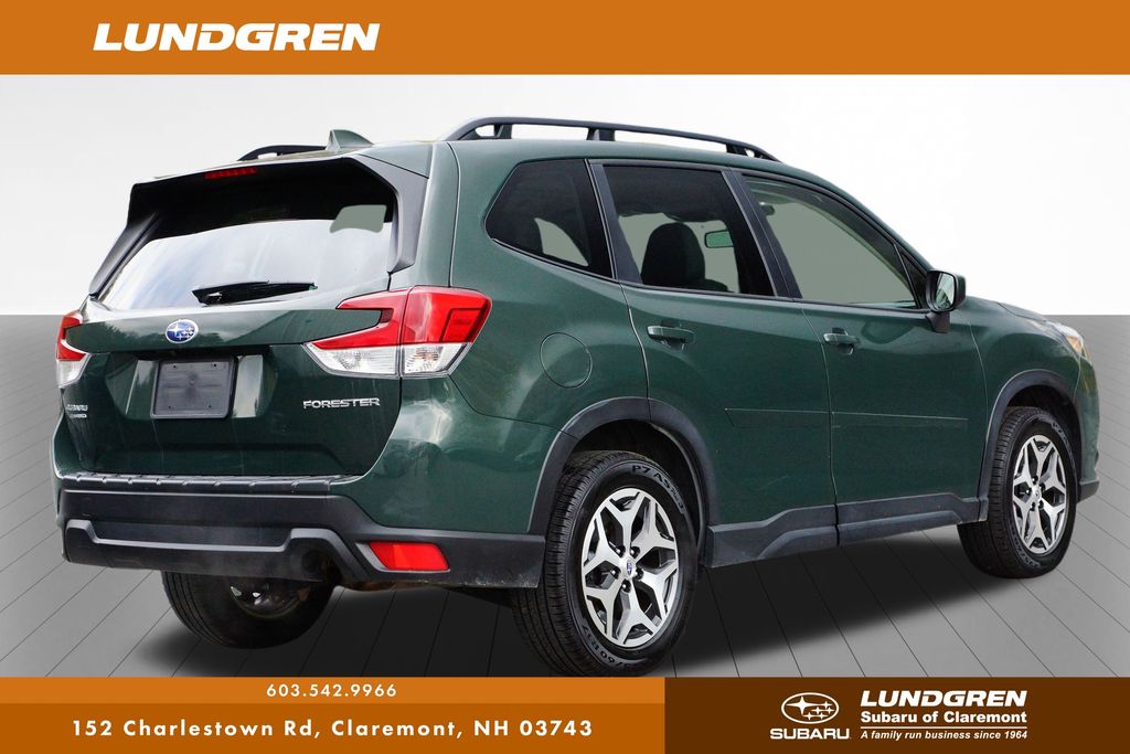2023 Subaru Forester Premium photo 2