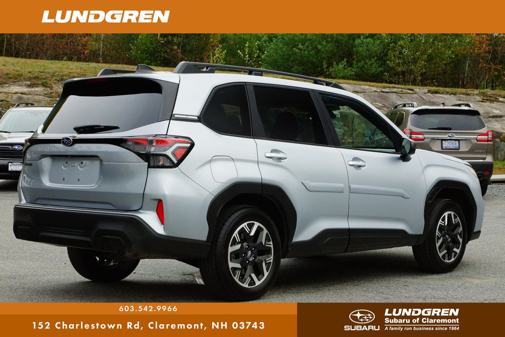 2025 Subaru Forester Premium photo 2