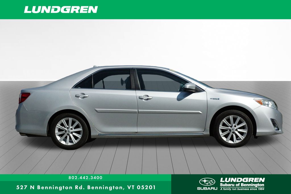 2013 Toyota Camry Hybrid LE photo 2