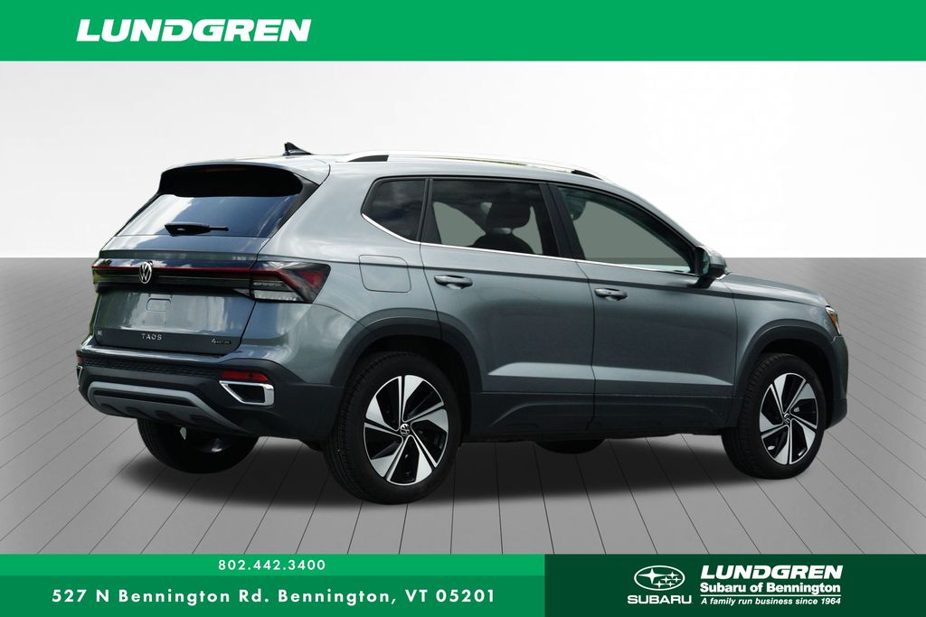 2025 Volkswagen Taos SE photo 3