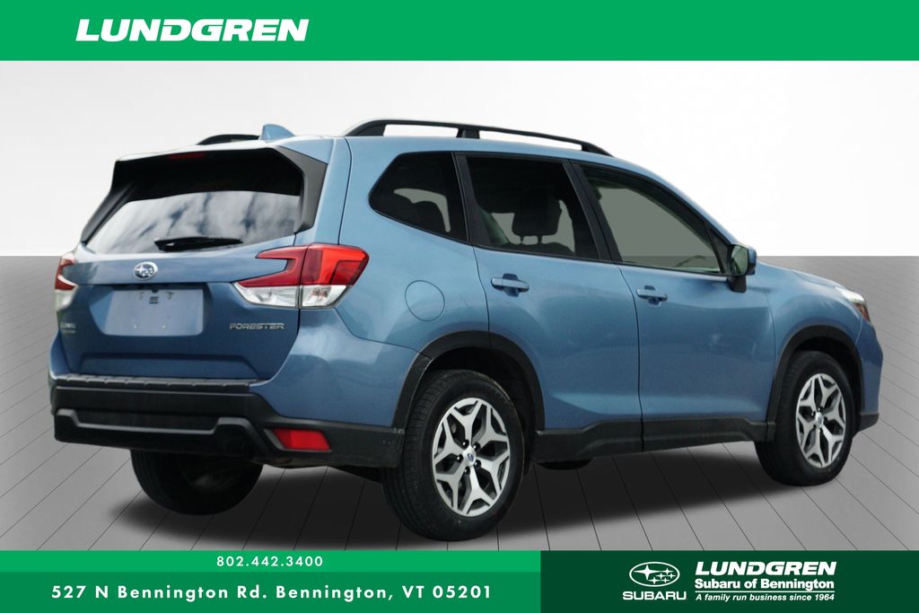2020 Subaru Forester Premium photo 3