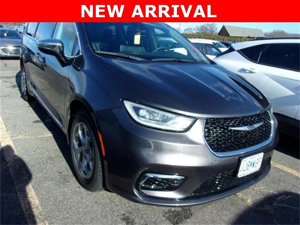 Used 2023 Chrysler Pacifica Limited Minivan/Van