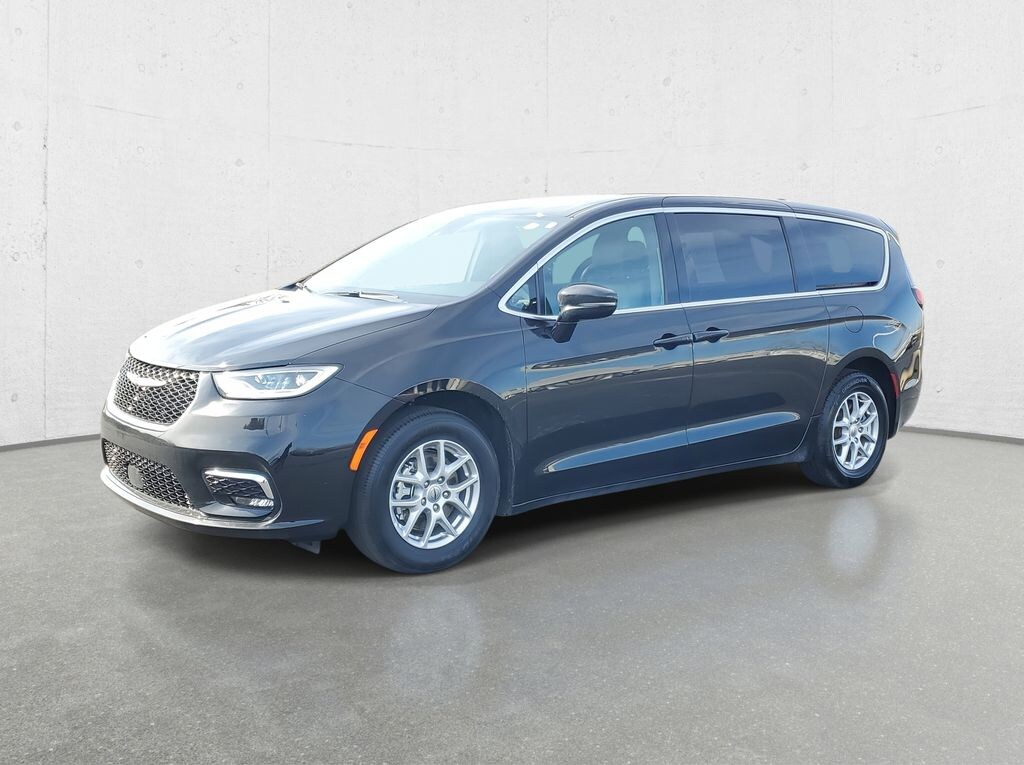 Used 2025 Chrysler Pacifica Select Minivan/Van