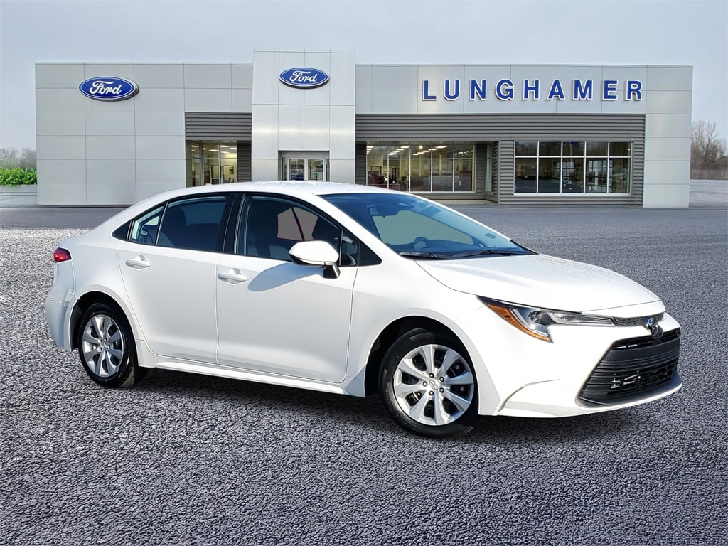 2025 Toyota Corolla LE's photo