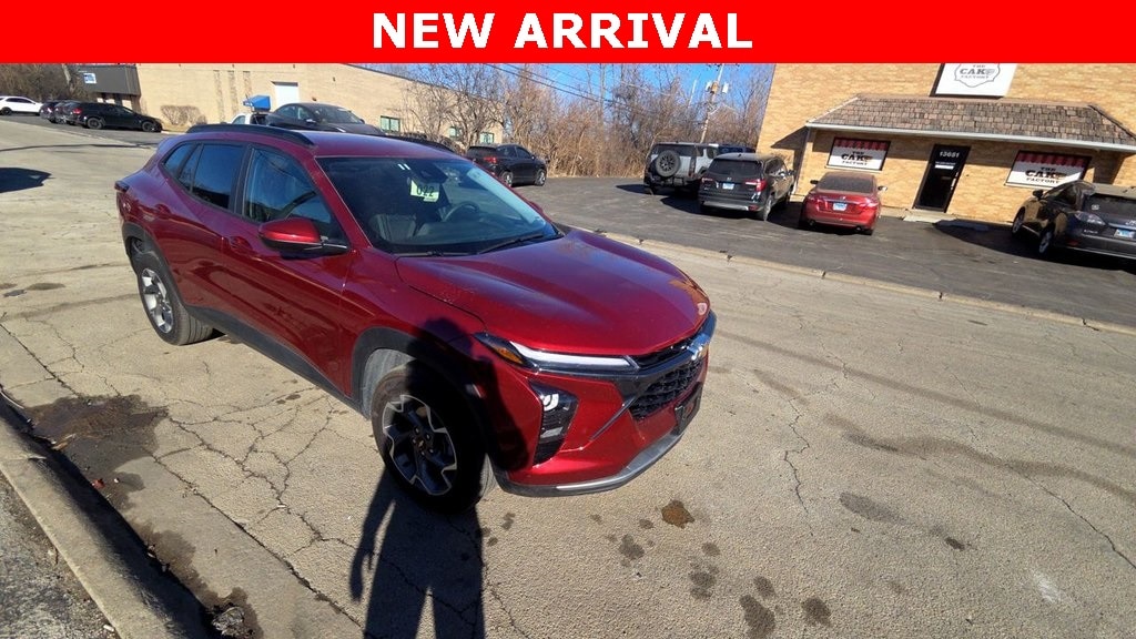 Used 2025 Chevrolet Trax LT SUV