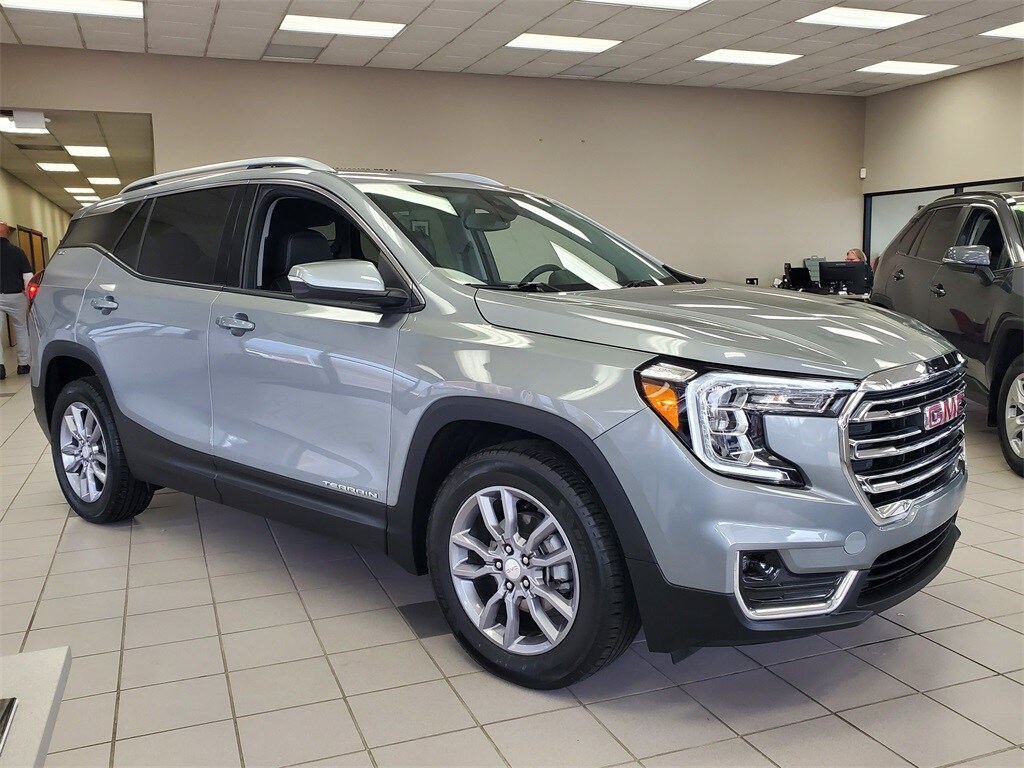 Used 2024 GMC Terrain SLT SUV