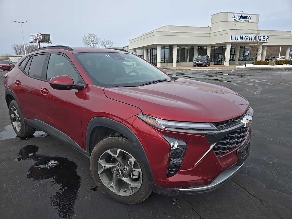 Used 2025 Chevrolet Trax LT SUV