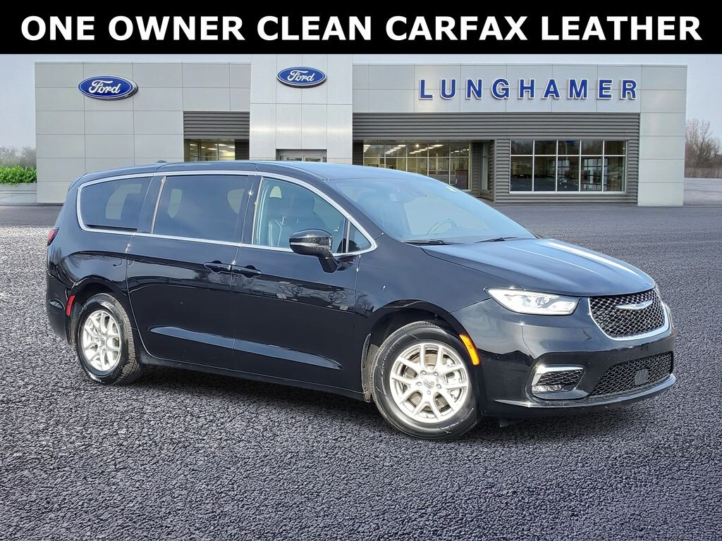 Used 2025 Chrysler Pacifica Select Minivan/Van