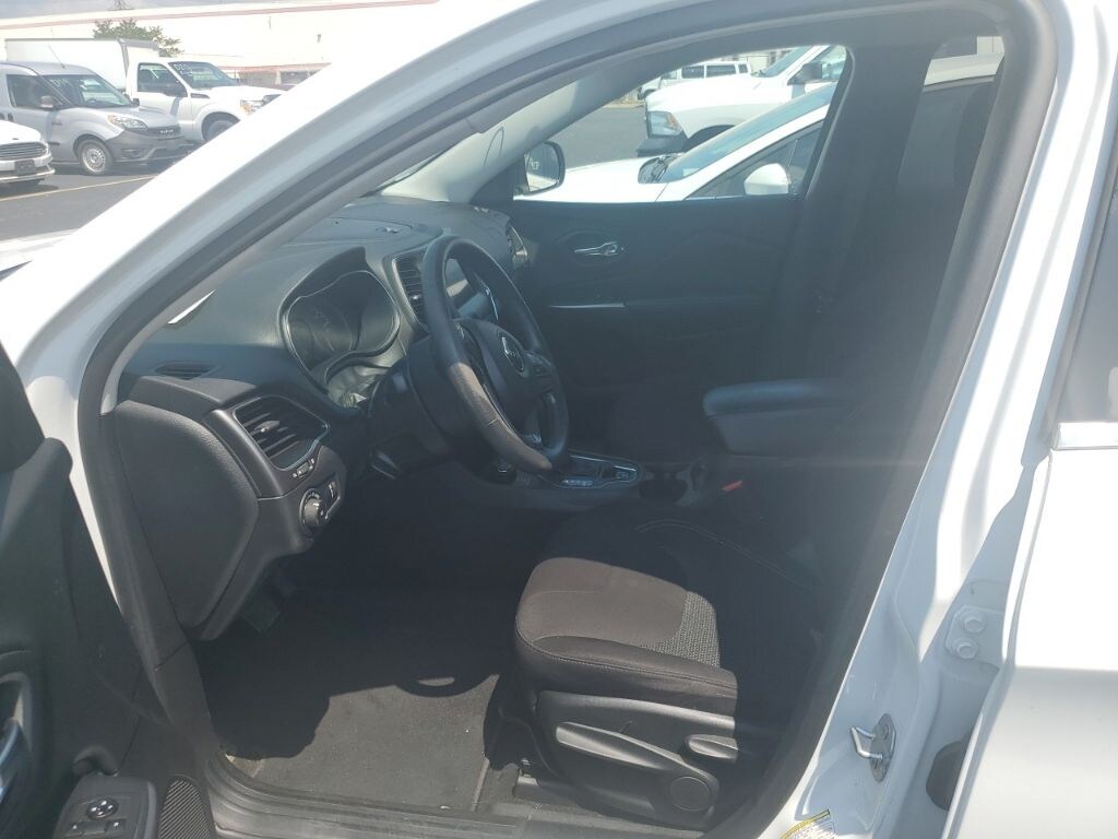 Used 2019 Jeep Cherokee Latitude SUV