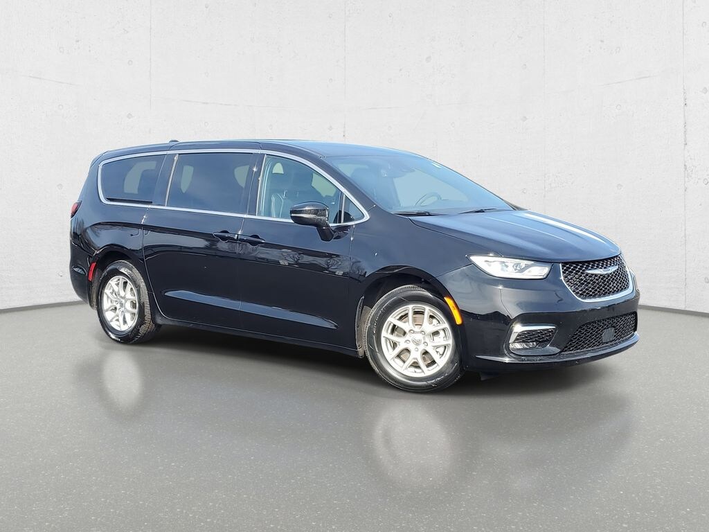 Used 2025 Chrysler Pacifica Select Minivan/Van