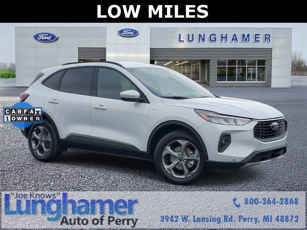 2025 Ford Escape ST-Line Select's photo