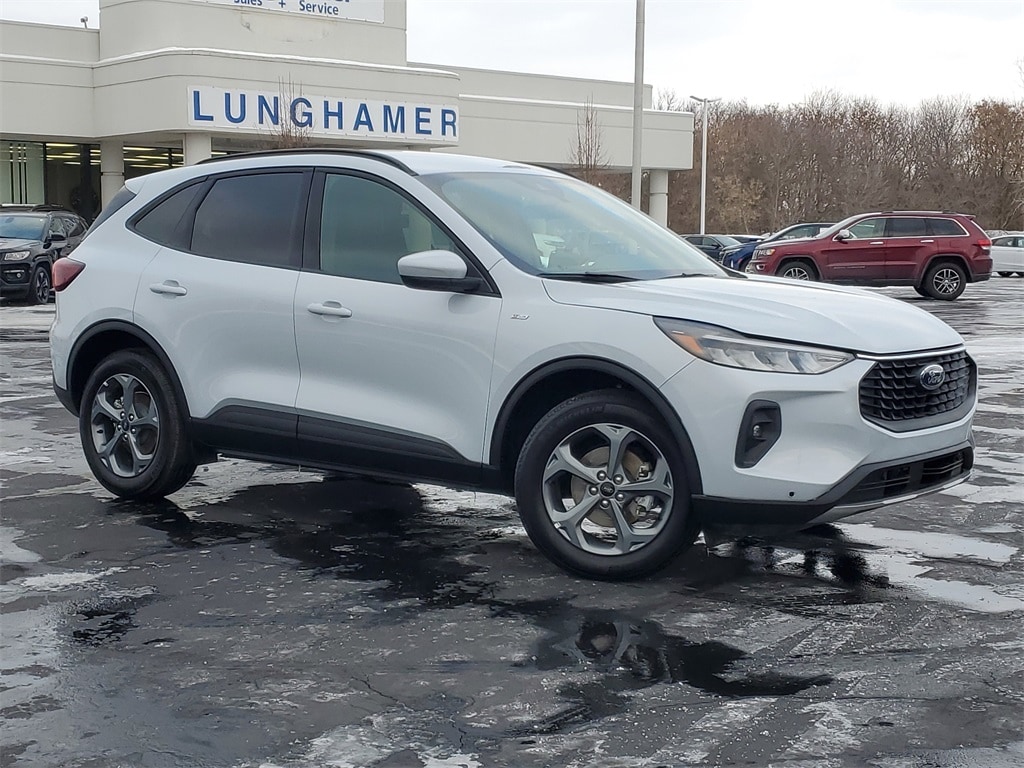 2025 Ford Escape ST-Line Select's photo