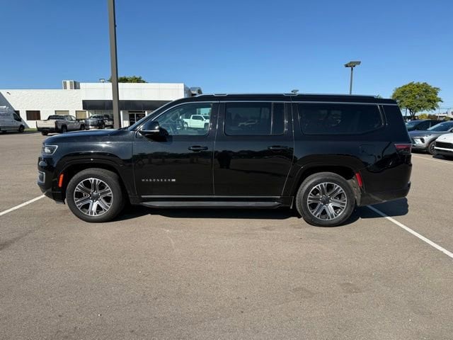 2023 Jeep Wagoneer L Series II photo 2