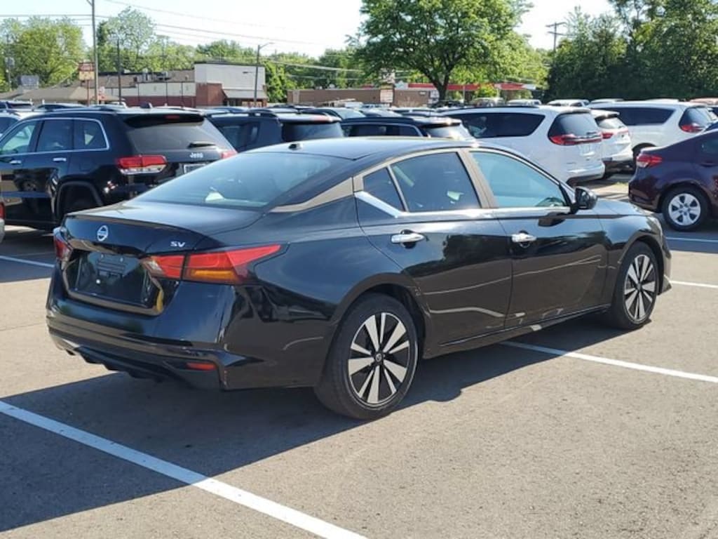 Used 2022 Nissan Altima SV FWD Sedan