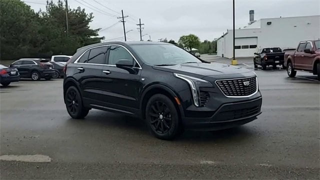 Used 2019 Cadillac XT4 Luxury with VIN 1GYFZBR49KF101629 for sale in Waterford, MI