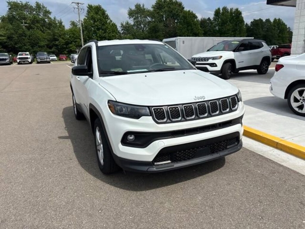 Used 2023 Jeep Compass Latitude 4x4 SUV