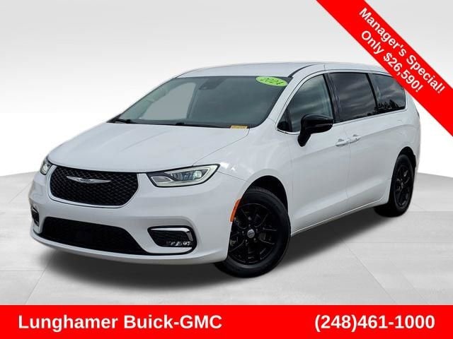 2024 Chrysler Pacifica Touring L's photo