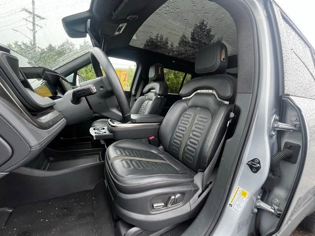 2025 Rivian R1S Adventure photo 2
