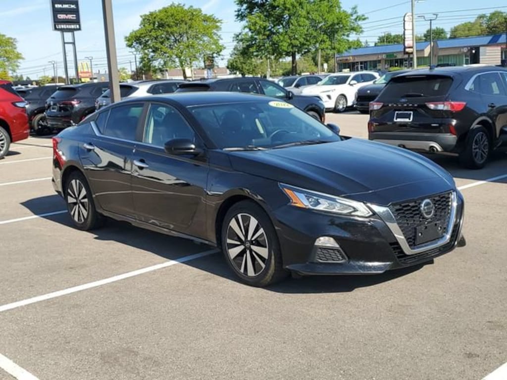 Used 2022 Nissan Altima SV FWD Sedan