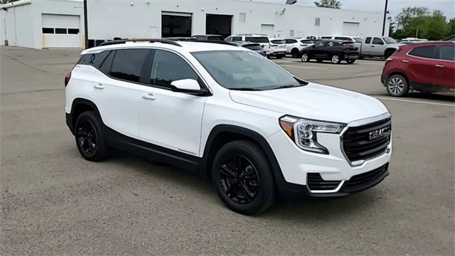 Used 2022 GMC Terrain SLE with VIN 3GKALTEV6NL264937 for sale in Waterford, MI