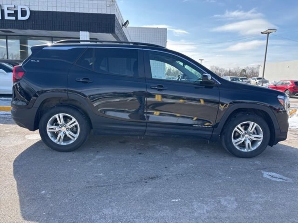 Used 2024 GMC Terrain SLE SUV
