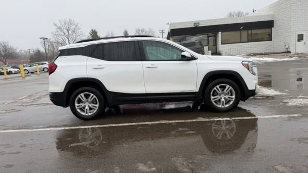 Used 2022 GMC Terrain SLE SUV