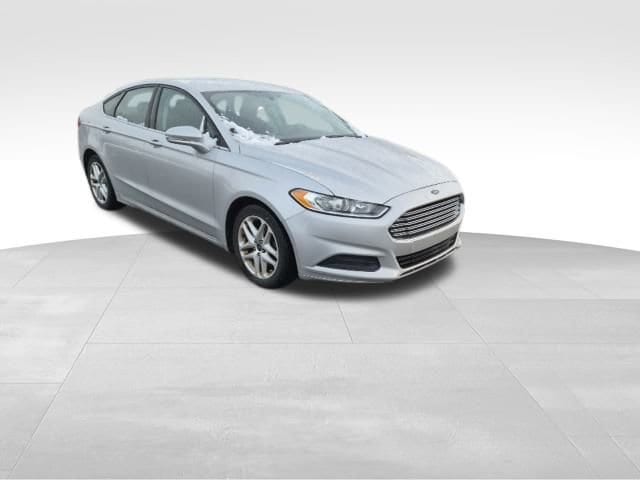 2016 Ford Fusion SE's photo