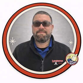 Staff member JOHNNY FLORES  from ID_437502