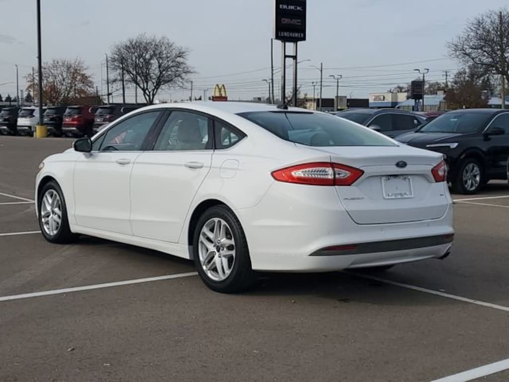 Used 2016 Ford Fusion SE Sedan