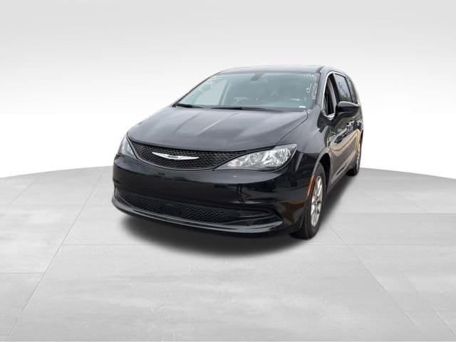 2022 Chrysler Voyager LX's photo