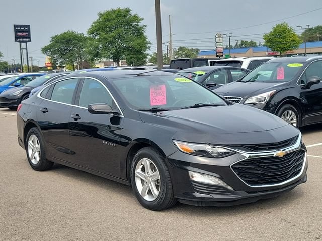 Used 2023 Chevrolet Malibu 1LT with VIN 1G1ZD5ST9PF160670 for sale in Waterford Township, MI