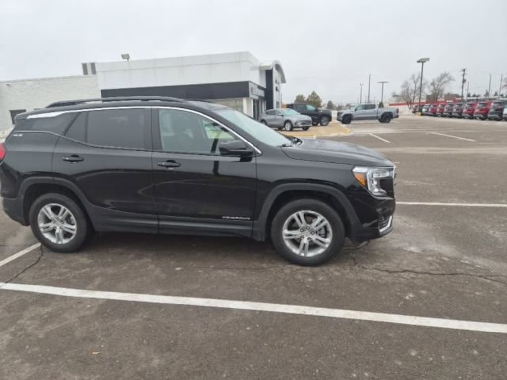 Used 2022 GMC Terrain SLE SUV