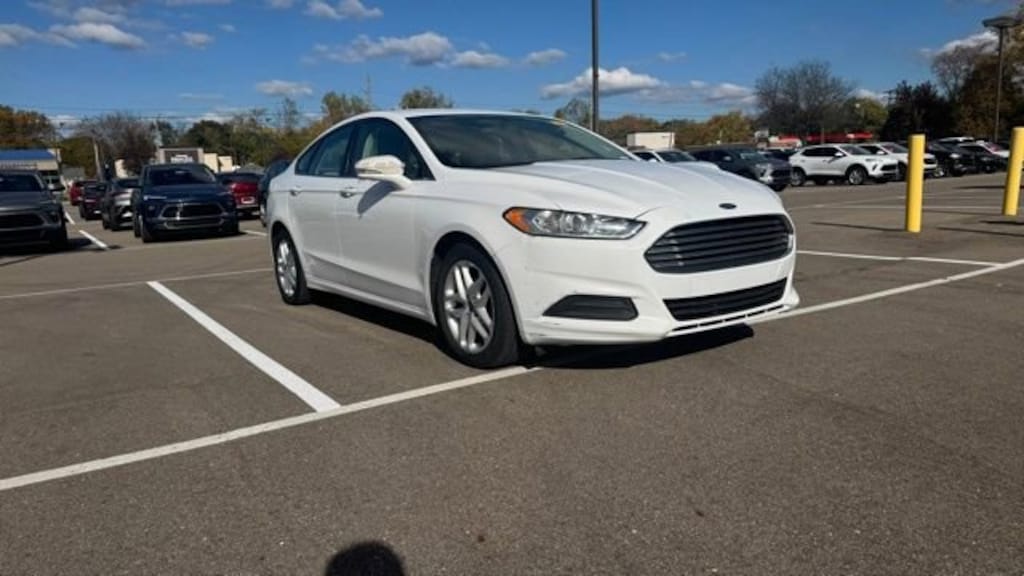 Used 2016 Ford Fusion SE Sedan