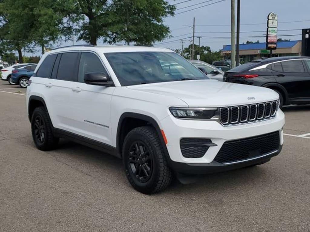 Used 2023 Jeep Grand Cherokee Laredo 4x4 SUV