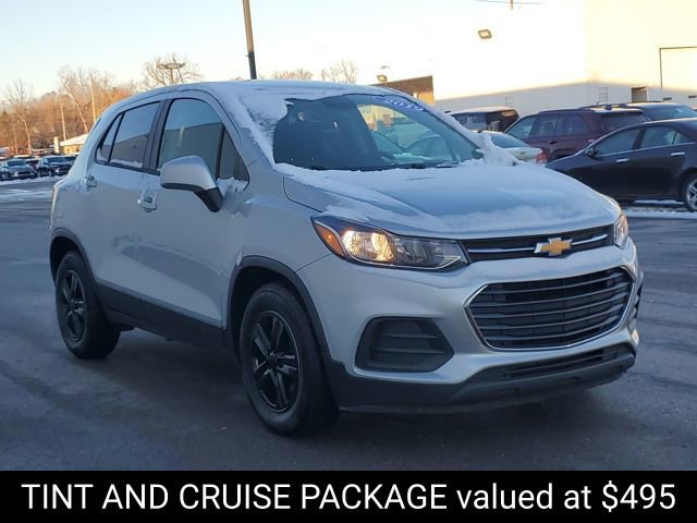 2019 Chevrolet Trax LS photo 2